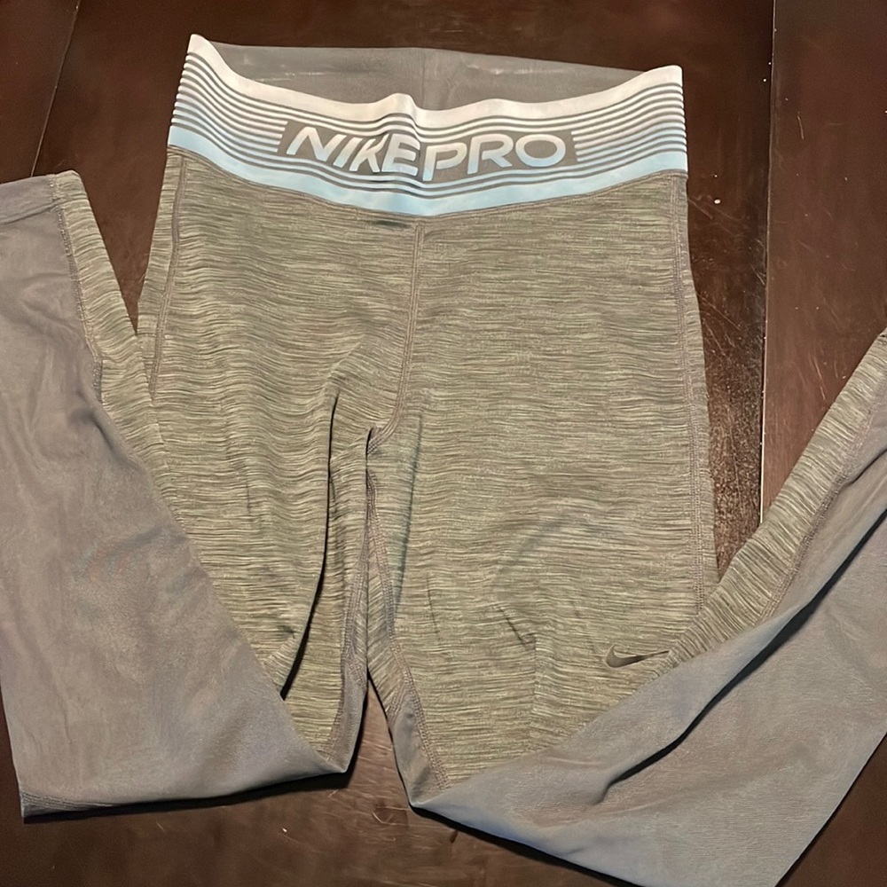 MEDIUM Nike Grey Leggings / great condition
